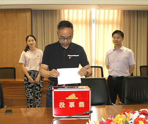 【匯聚青年力量 奮進時代征程】創力集團黨支部召開專題黨課暨預備黨員轉正黨員大會(圖6) 【匯聚青年力量 奮進時代征程】創力集團黨支部召開專題黨課暨預備黨員轉正黨員大會(圖6)