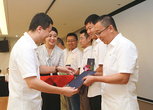 電氣研究院導師授證2.jpg 電氣研究院導師授證2.jpg