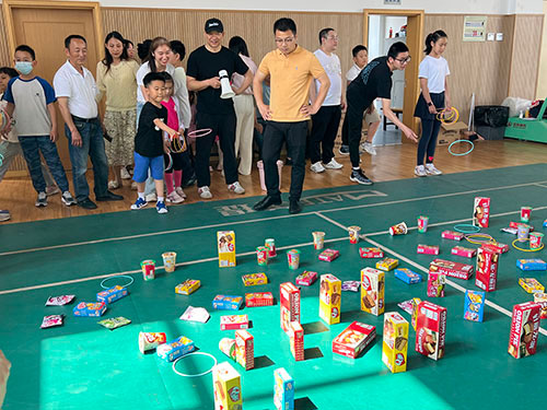 六一—套圈.jpg 童心筑夢 回歸純真 | 創力集團開展“六一”親子活動(圖2)