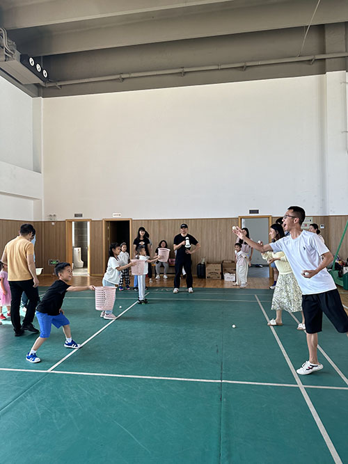 拋接樂.jpg 童心筑夢 回歸純真 | 創力集團開展“六一”親子活動(圖5)