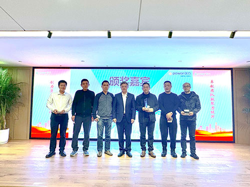 優秀團隊頒獎.jpg 優秀團隊頒獎.jpg