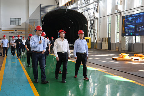 中國工程院院士謝和平一行蒞臨創力集團考察指導(圖3) 中國工程院院士謝和平一行蒞臨創力集團考察指導(圖3)