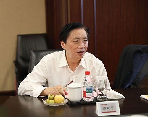 中國工程院院士謝和平一行蒞臨創力集團考察指導(圖4) 中國工程院院士謝和平一行蒞臨創力集團考察指導(圖4)