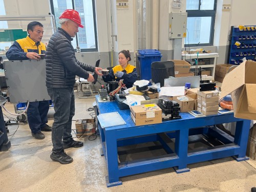 微信圖片_20260127083750_141_84.jpg 寒冬臘八暖意濃 創力關懷沁人心 | 上海創力集團為一線員工送上“暖心臘八粥”(圖2)