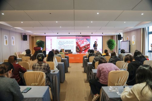 【指尖承古韻 春日聚芳華】 創(chuàng)力集團舉辦婦女節(jié)非遺手工制作活動(圖1)